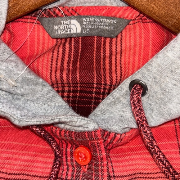 The North Face Red and Gray Hooded 4 pocket button up Plaid Shirt - Picture 2 of 9
